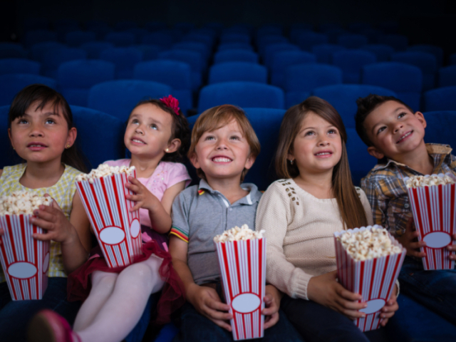 Cinema infantil! 🎭🍨✨