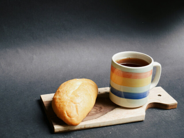 Algo simples, um pão e um café é ótimo