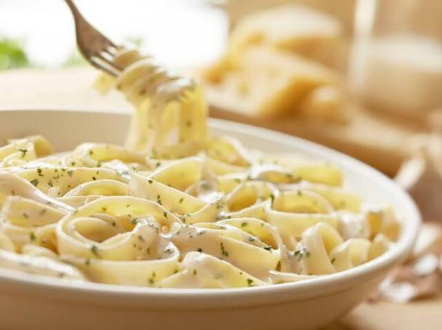 Fettuccine ao molho branco