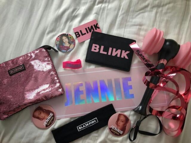 Fui comprar mais coisas do BLACKPINK para o show!