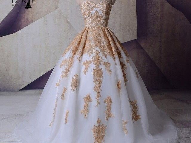 Vestido dourado com branco