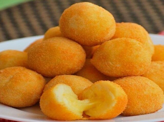 BOLINHA DE QUEIJO