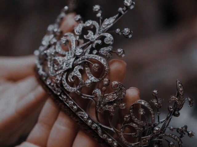 •✾✧✦Vou te recomendar uma série ou filme sobre a realeza✦✧✾•