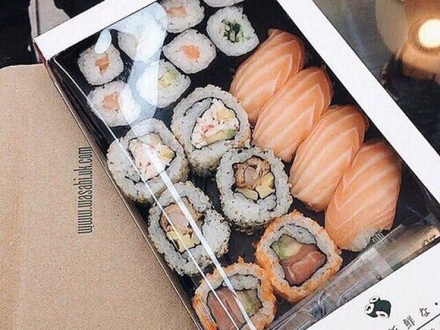 Comer Sushi com Jin❤️