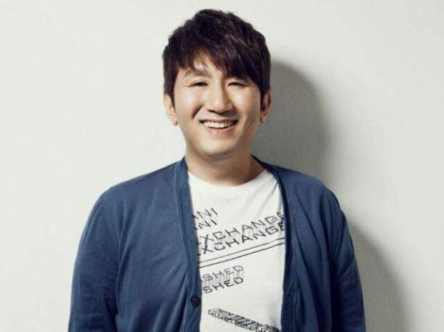 Yang Hyun-suk com sede em Seul. A empresa atua como uma gravadora, agência de talentos, marca de roupas, marca de cosméticos, empresa de gestão de eventos e produção de concertos e por fim como produtora e editora musical.(Wikipédia)