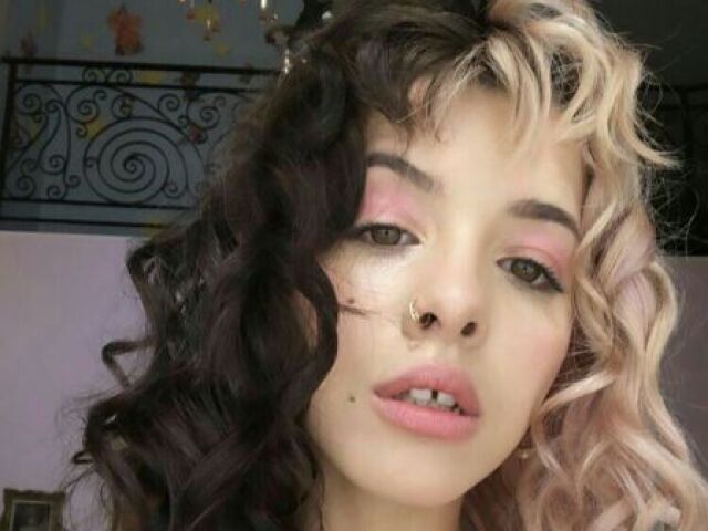 Tu conhece ela? Como pode?