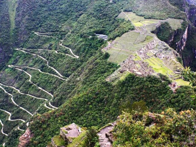 Estradas que eram construídas ao longo das encostas das montanhas