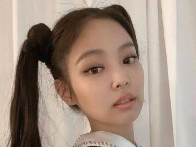 ɑjudɑr ɑ Jennie ɑ ɑrrumɑr o cɑbelo