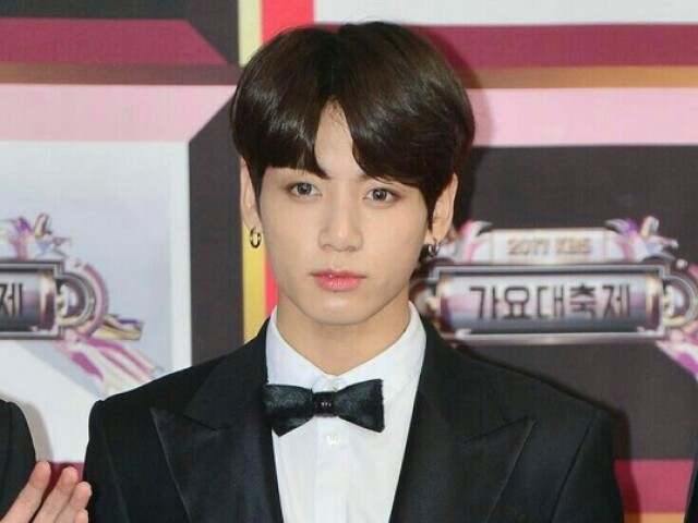 KOOK.Meu bias. Você é sortuda 😜