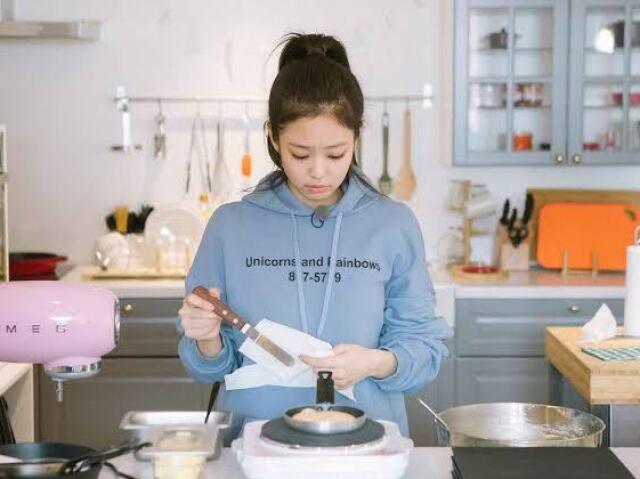 Cozinhɑr com ɑ Jennie