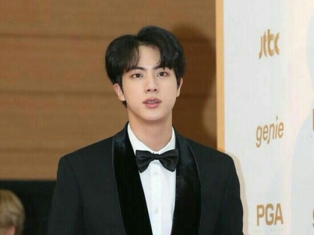 Jin-há.Nossa perfeição.Cuide bem dele😍😜😚