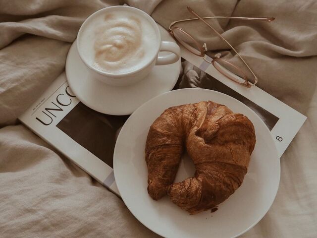 Croissant (vocĂȘ pode escolher a bebida)
