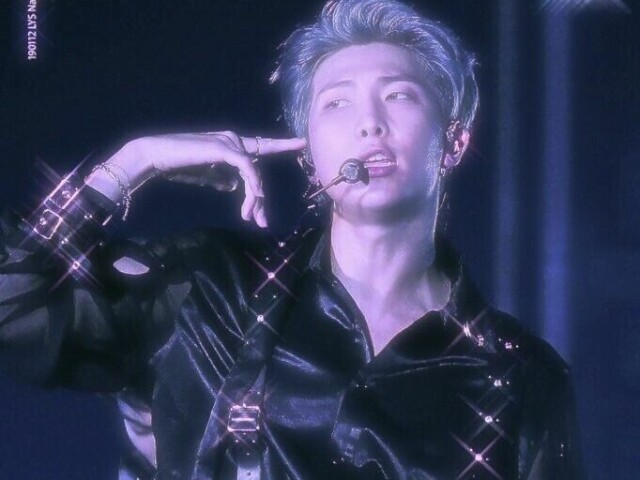 deixar o Namjoon te dar vários beijinhos na bochecha