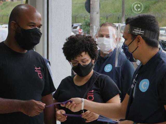 A Recepção óbvio.
Nada melhor do que ser bem recebido e ainda ganhar uma balinha 0800