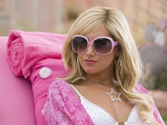 Sharpay Evans. 
Sou uma pessoa muito estilosa, ando sempre bem vestido e não tenho problema nenhum em falar em público ou acabar me tornando o centro das atenções.