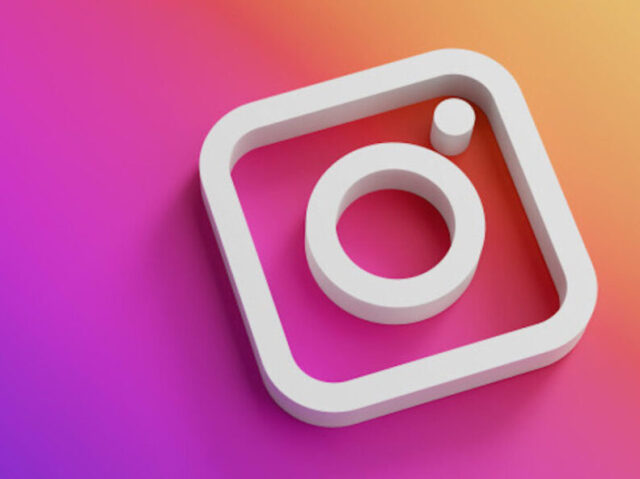 Sem dúvidas: Instagram. 
Existe outro que seja melhor?