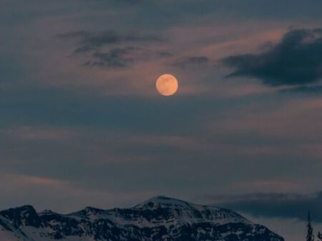 Talking to the Moon🌙- Bruno Mars