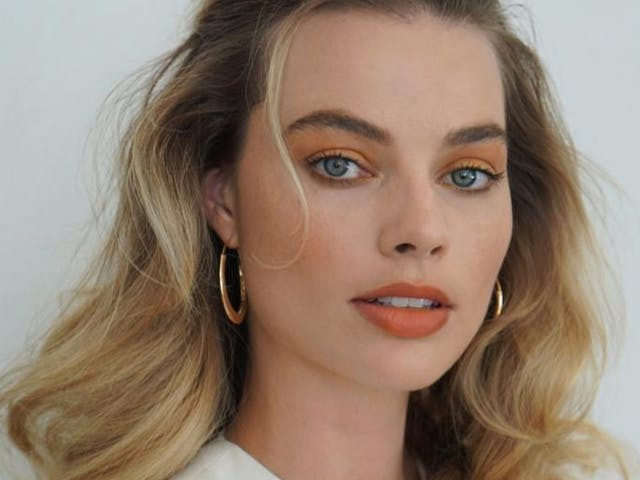 MARGOT ROBBIE (ARLEQUINA)