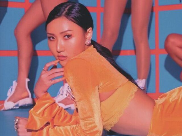 TWIT - Hwasa (Mamamoo)