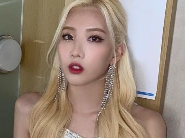 Kim Lip (Loona)