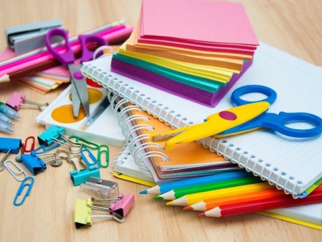 Faça seu conjunto de materiais escolares!