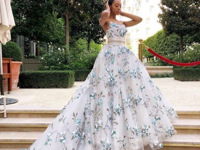 Vestido de noiva colorido ou com apliques