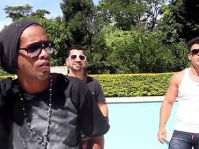 Vamos beber - Dennis feat. João Lucas e Marcelo e Ronaldinho Gaúcho