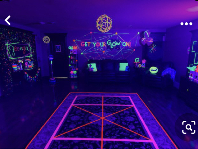 Neon, luz negra vibes