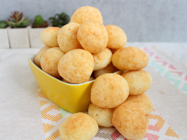 Pão de queijo (de Minas).