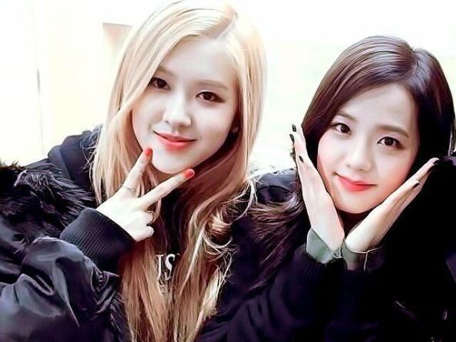 A unnie é a Rosé e a maknae é a Jisso, é claro!