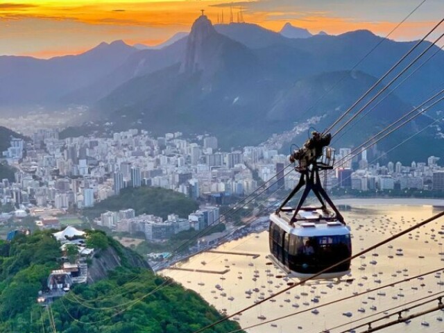 No Brasil mesmo. Algo mais tropical e selvagem, onde podemos nos divertir aventurando.