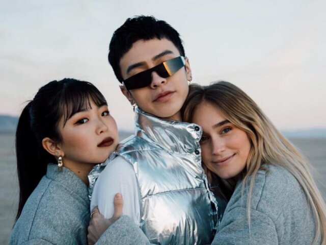 Hina , Krystian e Sina ๐ฏ๐ต๐จ๐ณ๐ฉ๐ช