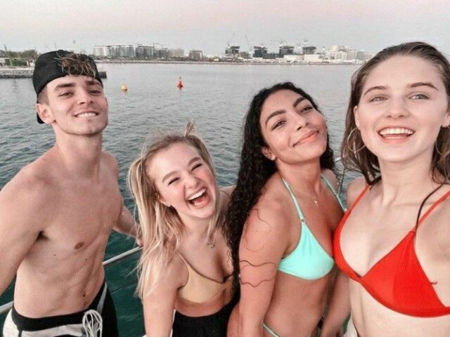 Josh , Sofya , Any e Savannah 🇨🇦🇷🇺🇧🇷🇦🇺