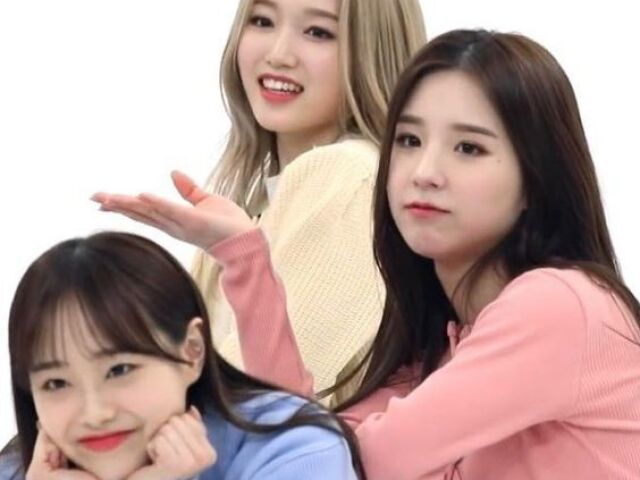 Gowon, Heejin e Chuu