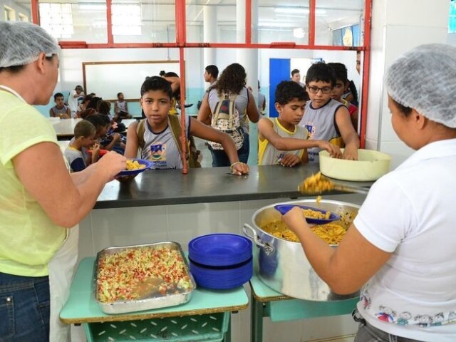 Vou lanchar na escola mesmo