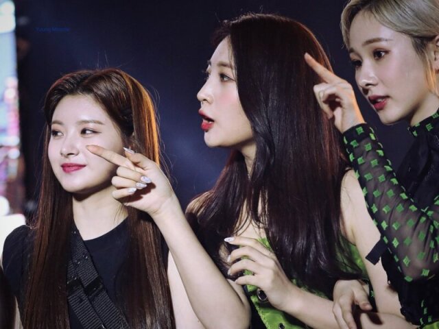 Mia, Yiren e Sihyeon (Everglow)