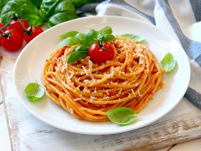 Macarrão ao molho vermelho 🍝