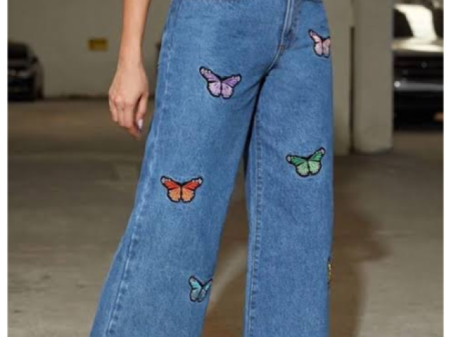 Calça jeans com borboletas