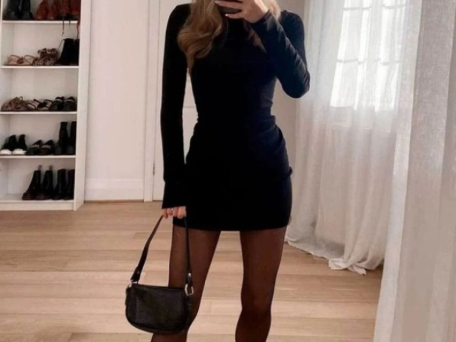 Vestido preto,bolsa,meia calça