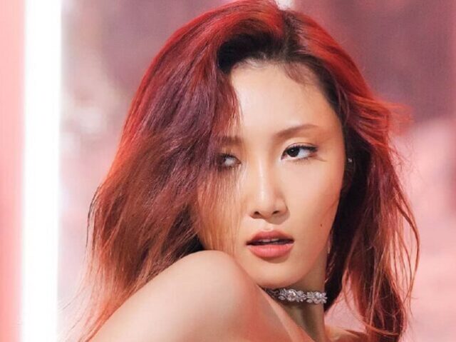 Hwasa (mamamoo)