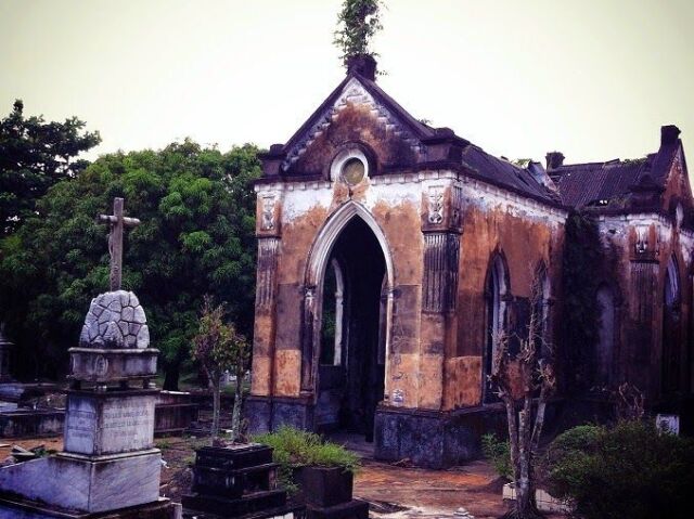 Cemitério abandonado