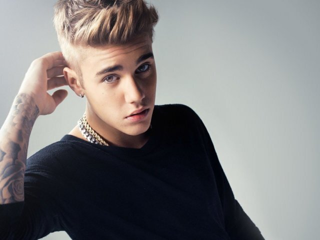 JUSTIN BIEBER