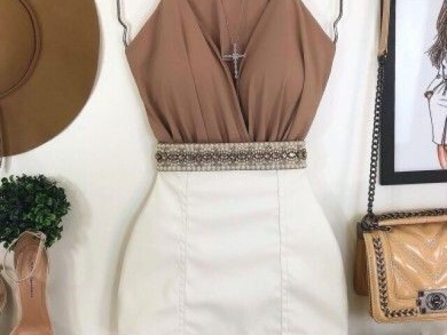 Cropped nude,com saia branca