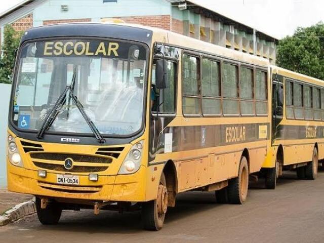 Ônibus escolar