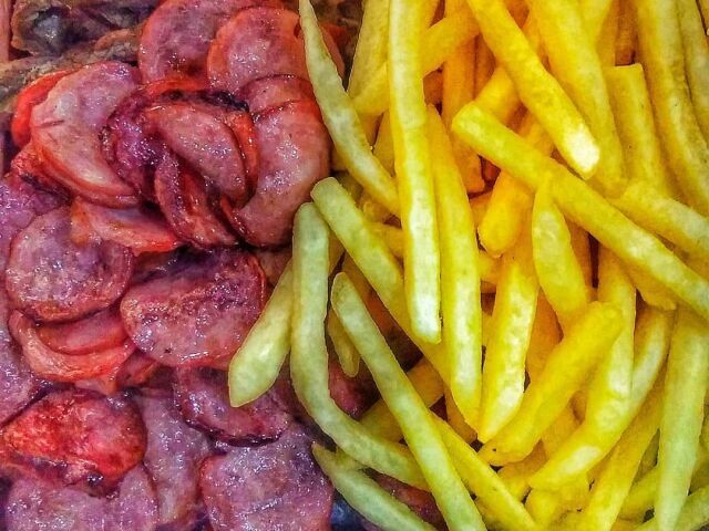 Calabresa com batatas fritas