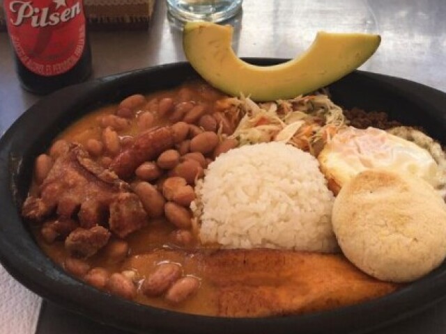 Feijão e arroz e carne