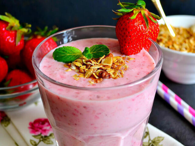 Tomou só uma vitamina de morango pois não estava com fome