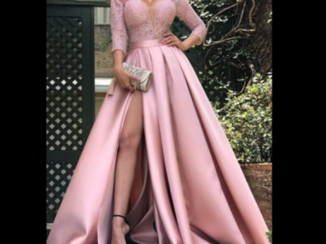 Um vestido rosa longo muito maravilhoso sentem o poder?😍✨