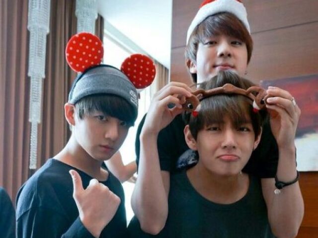 7. Jin, V e Jungkook (BTS)