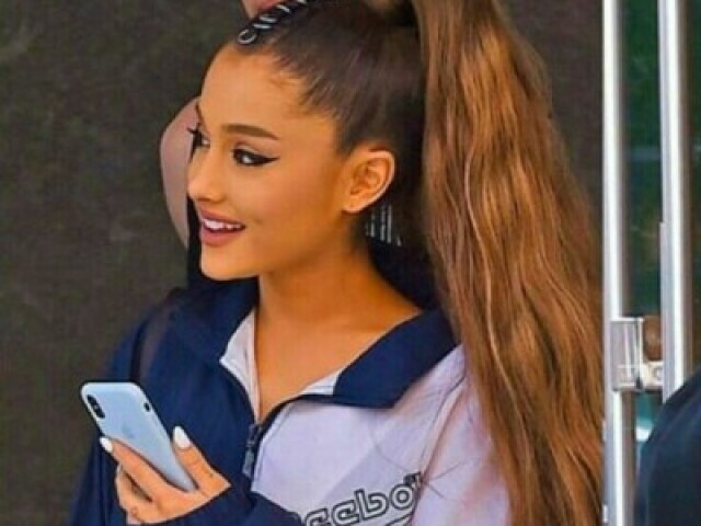 Ariana Grande (Se escolheu ser cantora)